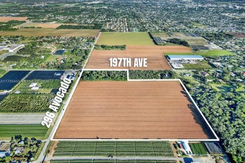 Commercial property in Homestead, Florida № 2245134