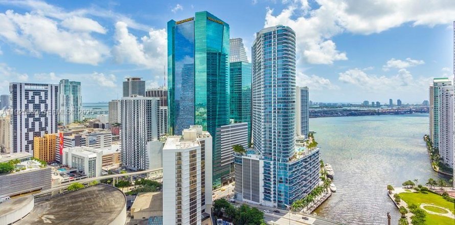 Condo in Miami, Florida, 3 bedrooms № 1984044