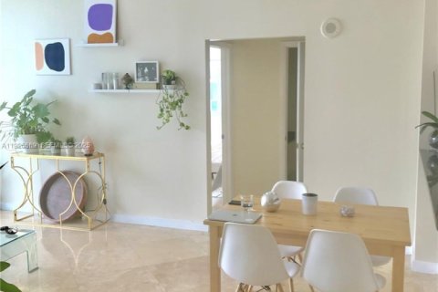 Condo in Miami, Florida, 3 bedrooms № 1984044 - photo 3
