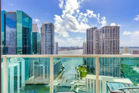 Condo in Miami, Florida, 3 bedrooms № 1984044 - photo 2