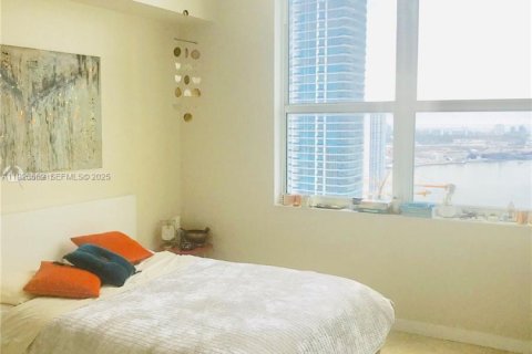 Condo in Miami, Florida, 3 bedrooms № 1984044 - photo 11