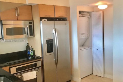 Condo in Miami, Florida, 3 bedrooms № 1984044 - photo 6