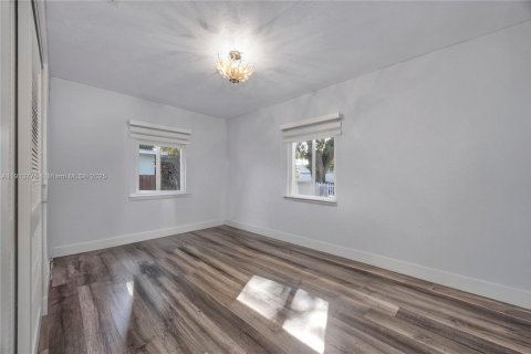 House in Miami, Florida 3 bedrooms, 188.59 sq.m. № 1968484 - photo 14