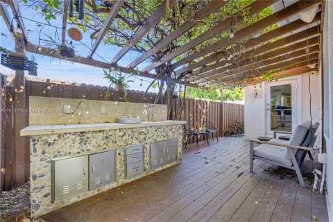 House in Miami, Florida 3 bedrooms, 188.59 sq.m. № 1968484 - photo 27