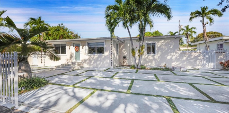 House in Miami, Florida 3 bedrooms, 188.59 sq.m. № 1968484