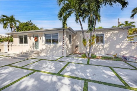 House in Miami, Florida 3 bedrooms, 188.59 sq.m. № 1968484 - photo 29