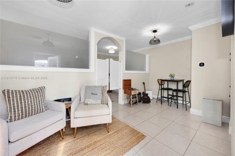 House in Miami, Florida 3 bedrooms, 188.59 sq.m. № 1968484 - photo 18