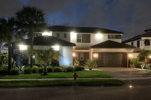 House in Boynton Beach, Florida 6 bedrooms, 437.29 sq.m. № 1209287 - photo 1