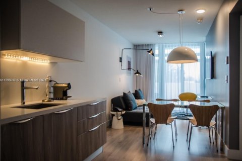 Hôtel, hôtellerie à vendre à Miami Beach, Floride: 1 chambre, 46.64 m2 № 1985044 - photo 2