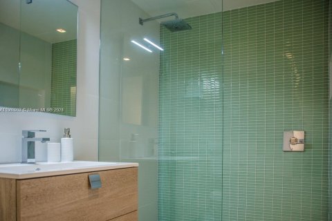 Hôtel, hôtellerie à vendre à Miami Beach, Floride: 1 chambre, 46.64 m2 № 1985044 - photo 6
