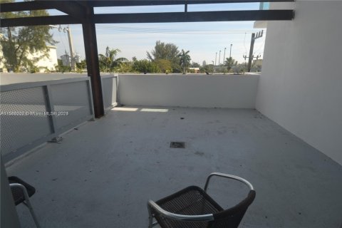 Hôtel, hôtellerie à vendre à Miami Beach, Floride: 1 chambre, 46.64 m2 № 1985044 - photo 10