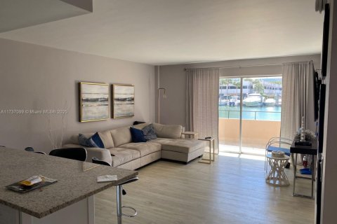 Condo in Sunny Isles Beach, Florida, 1 bedroom  № 1977664 - photo 1