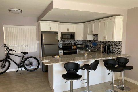 Condo in Sunny Isles Beach, Florida, 1 bedroom  № 1977664 - photo 9