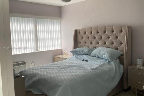 Condo in Sunny Isles Beach, Florida, 1 bedroom  № 1977664 - photo 11