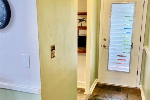 Condo in New Port Richey, Florida, 2 bedrooms  № 1528307 - photo 8