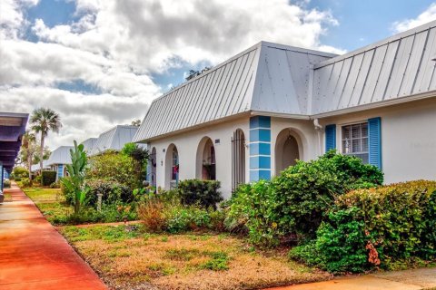 Condo in New Port Richey, Florida, 2 bedrooms  № 1528307 - photo 4