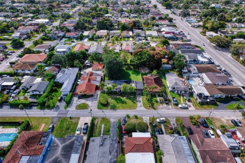 Casa en alquiler en Miami, Florida, 3 dormitorios, 144 m2 № 2039848 - foto 10