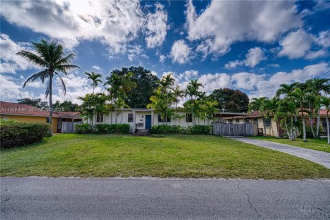 Casa en alquiler en Miami, Florida, 3 dormitorios, 144 m2 № 2039848 - foto 5