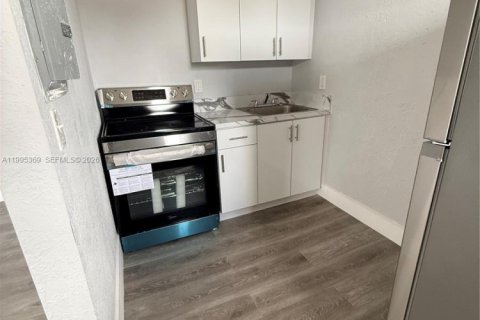 Villa ou maison à louer à Miami, Floride: 1 chambre, 55.74 m2 № 2063714 - photo 4
