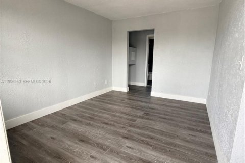 Villa ou maison à louer à Miami, Floride: 1 chambre, 55.74 m2 № 2063714 - photo 2