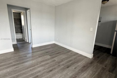 Villa ou maison à louer à Miami, Floride: 1 chambre, 55.74 m2 № 2063714 - photo 3