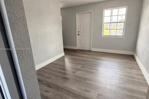 Villa ou maison à louer à Miami, Floride: 1 chambre, 55.74 m2 № 2063714 - photo 7