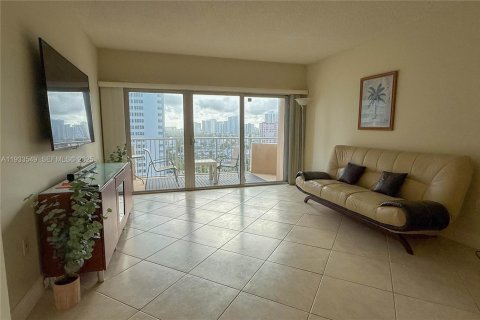 Copropriété à louer à Hallandale Beach, Floride: 1 chambre, 80.82 m2 № 2042201 - photo 6