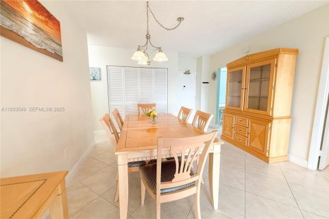 Copropriété à louer à Hallandale Beach, Floride: 1 chambre, 80.82 m2 № 2042201 - photo 5