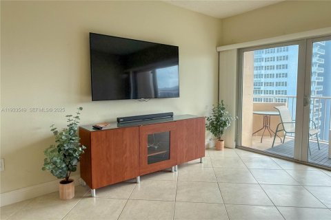 Copropriété à louer à Hallandale Beach, Floride: 1 chambre, 80.82 m2 № 2042201 - photo 7