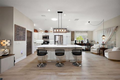 House in The Villages, Florida 3 bedrooms, 232.63 sq.m. № 1915585 - photo 4