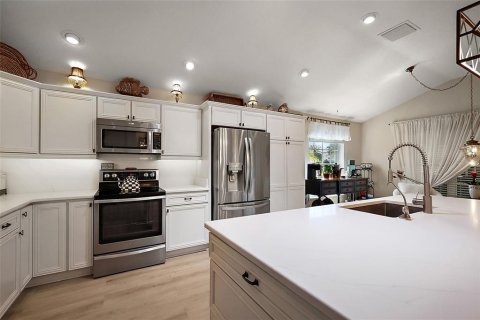 House in The Villages, Florida 3 bedrooms, 232.63 sq.m. № 1915585 - photo 7