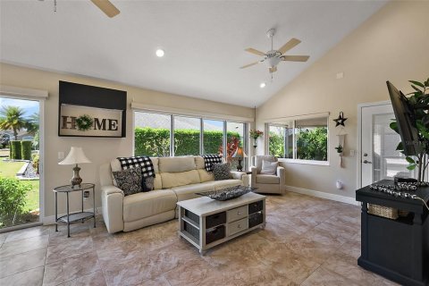 House in The Villages, Florida 3 bedrooms, 232.63 sq.m. № 1915585 - photo 22