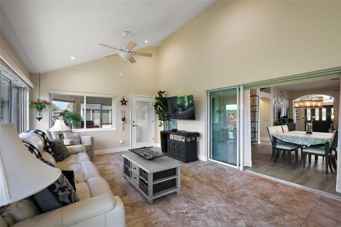 House in The Villages, Florida 3 bedrooms, 232.63 sq.m. № 1915585 - photo 27