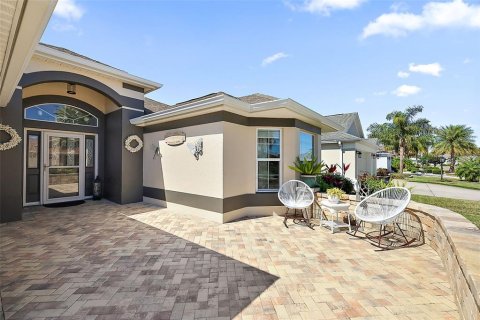 House in The Villages, Florida 3 bedrooms, 232.63 sq.m. № 1915585 - photo 2