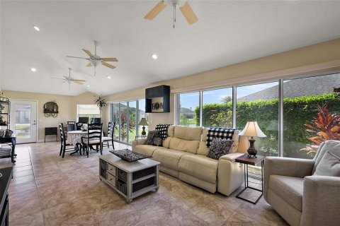 House in The Villages, Florida 3 bedrooms, 232.63 sq.m. № 1915585 - photo 23