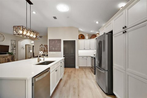 House in The Villages, Florida 3 bedrooms, 232.63 sq.m. № 1915585 - photo 5