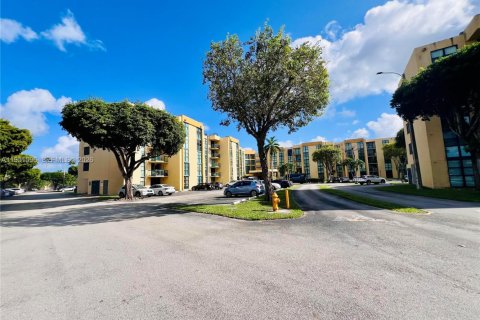 Appartement à louer à Miami, Floride: 2 chambres, 83.43 m2 № 2009224 - photo 3