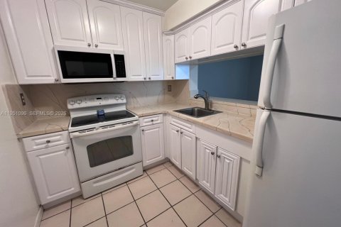 Appartement à louer à Miami, Floride: 2 chambres, 83.43 m2 № 2009224 - photo 10