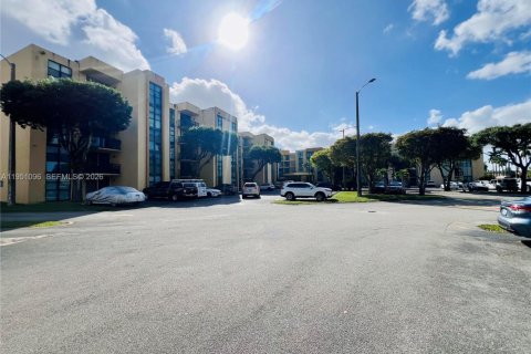 Appartement à louer à Miami, Floride: 2 chambres, 83.43 m2 № 2009224 - photo 2