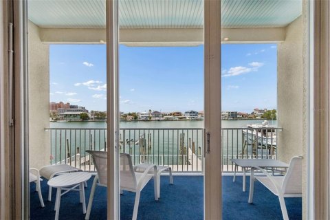 Townhouse in Clearwater, Florida 3 bedrooms, 210.8 sq.m. № 2220533 - photo 12