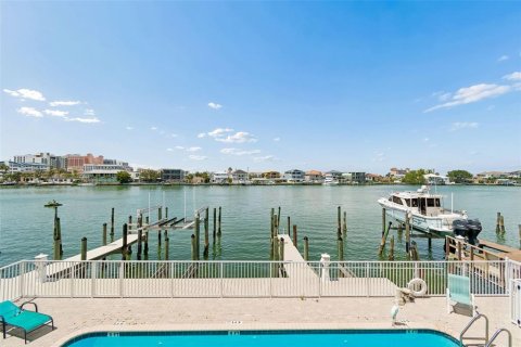 Townhouse in Clearwater, Florida 3 bedrooms, 210.8 sq.m. № 2220533 - photo 20