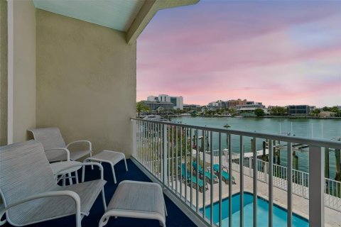 Townhouse in Clearwater, Florida 3 bedrooms, 210.8 sq.m. № 2220533 - photo 13