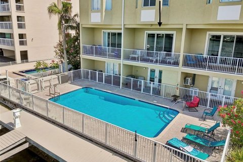 Townhouse in Clearwater, Florida 3 bedrooms, 210.8 sq.m. № 2220533 - photo 14