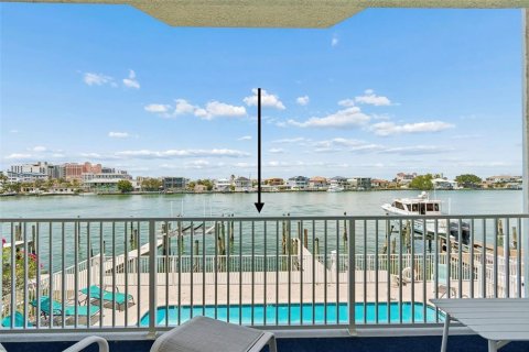 Townhouse in Clearwater, Florida 3 bedrooms, 210.8 sq.m. № 2220533 - photo 19
