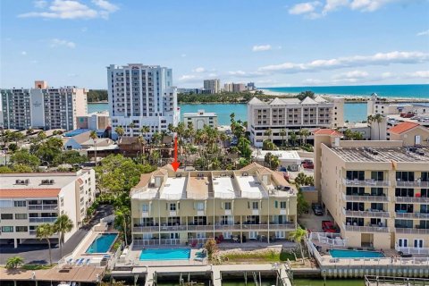 Adosado en Clearwater, Florida 3 dormitorios, 210.8 m2 № 2220533