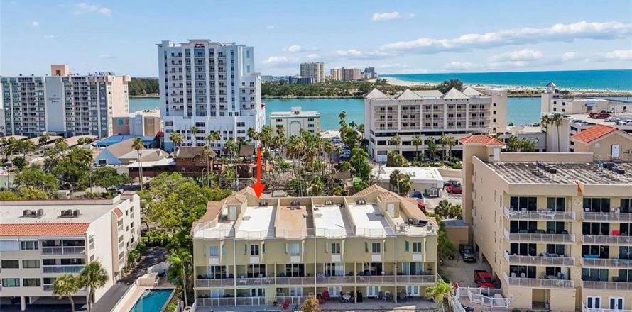 Townhouse in Clearwater, Florida 3 bedrooms, 210.8 sq.m. № 2220533