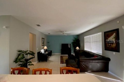 House in Davenport, Florida 5 bedrooms, 299.24 sq.m. № 1555700 - photo 11
