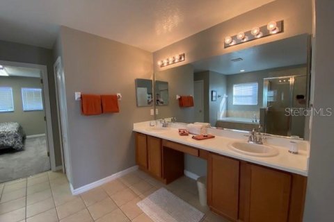 House in Davenport, Florida 5 bedrooms, 299.24 sq.m. № 1555700 - photo 26