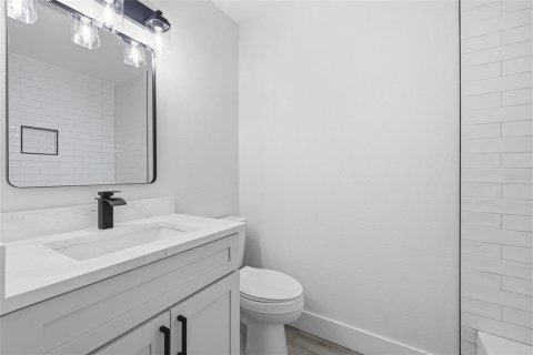 House in Tampa, Florida 4 bedrooms, 118.64 sq.m. № 2198077 - photo 20