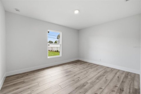 House in Tampa, Florida 4 bedrooms, 118.64 sq.m. № 2198077 - photo 15